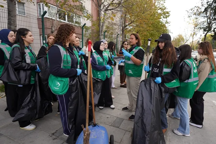 İstanbul Beylikdüzü’nde gençlerden ‘çevre’ mesajı