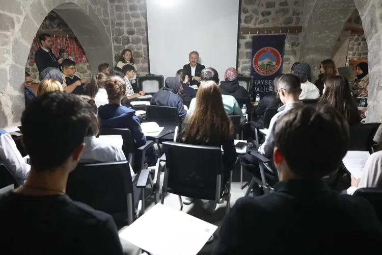 Mustafa Palancıoğlu Mektep Melikgazi’de öğrencilerle buluştu