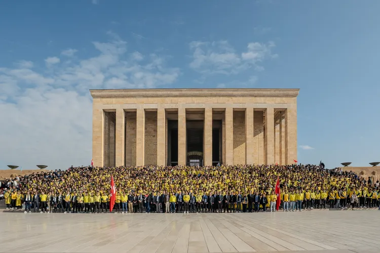 4 bin 500 Fenerbahçeli genç Ata’nın huzurunda